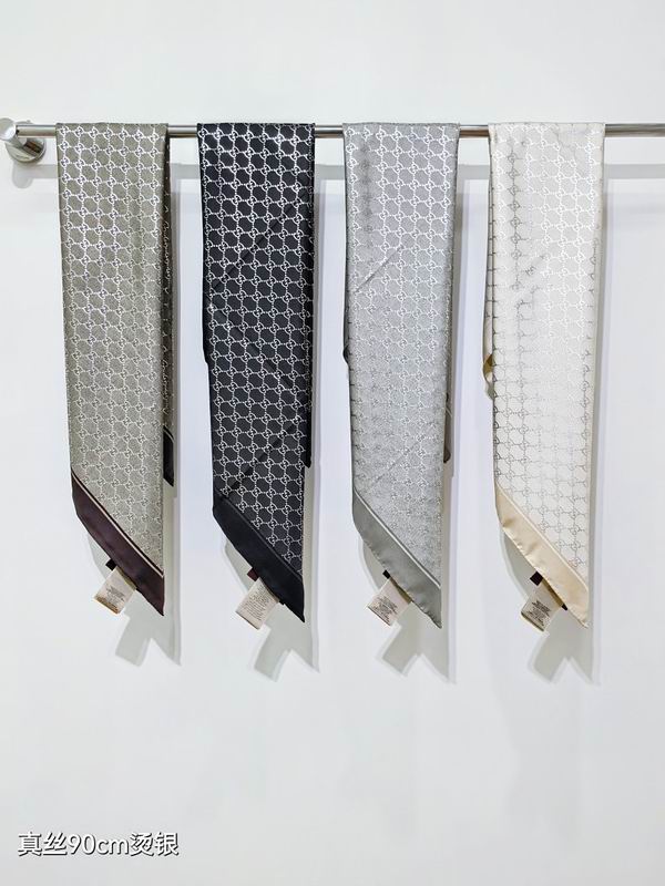 Gucci silk scarf hm27